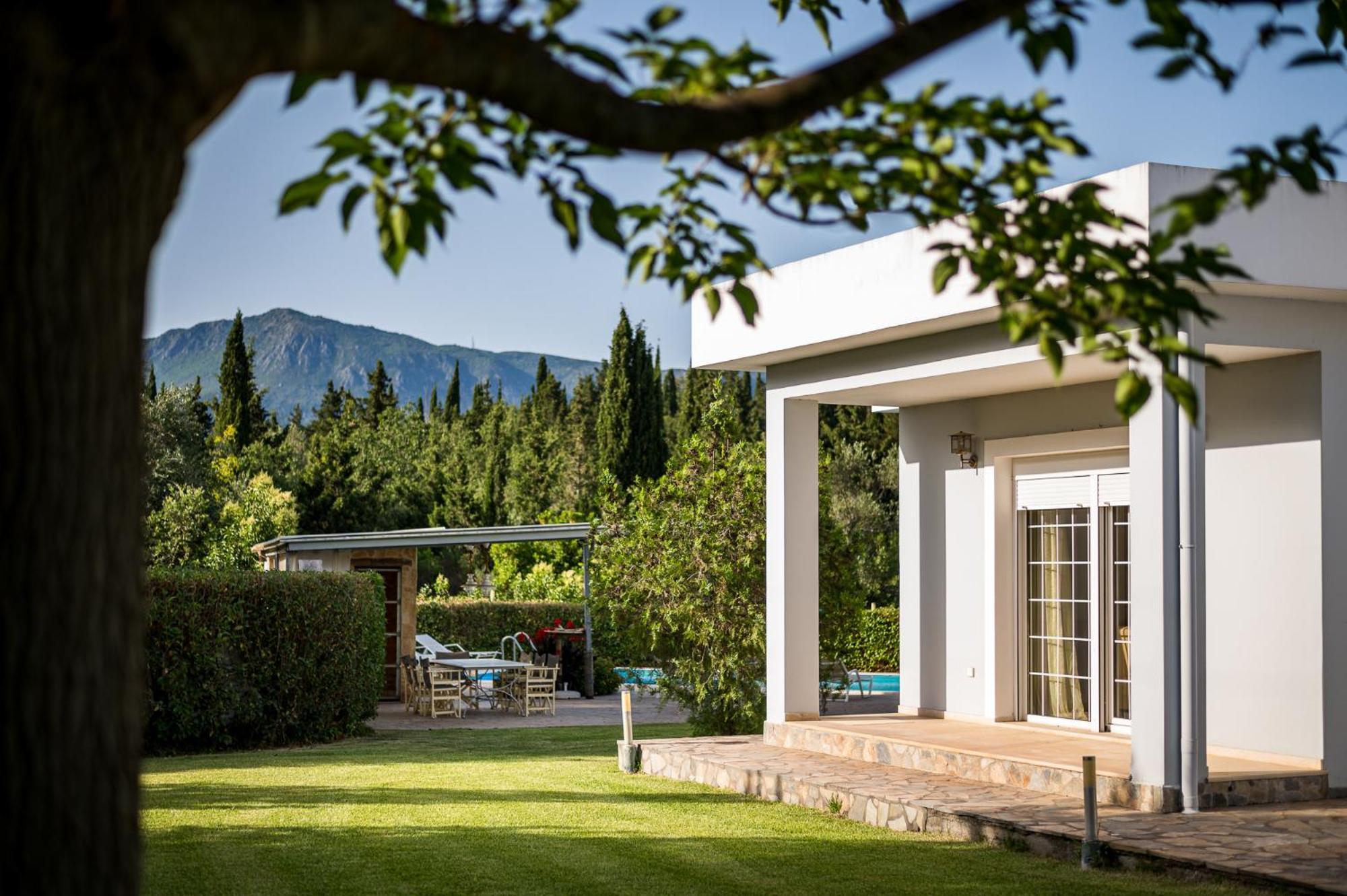 Villa Nefeli With Private Pool By Konnect Дассия Экстерьер фото